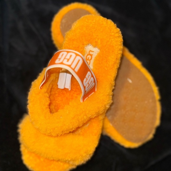 UGG kids Bright Orange Fluffy Slippers Sandal - Picture 12 of 13